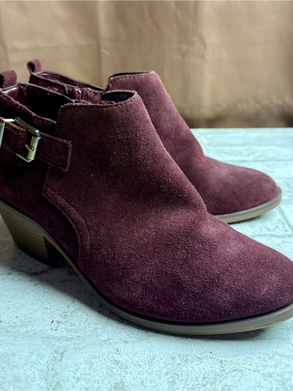 Ladies Kohls Sonoma Sngiana Burgundy Bootie Sz 8.5 Vegan Suede EUC 😍